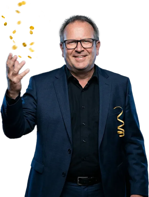 Stefan Porciello im dunkelblauen Sakko wirft lachend goldenes Konfetti in die Luft